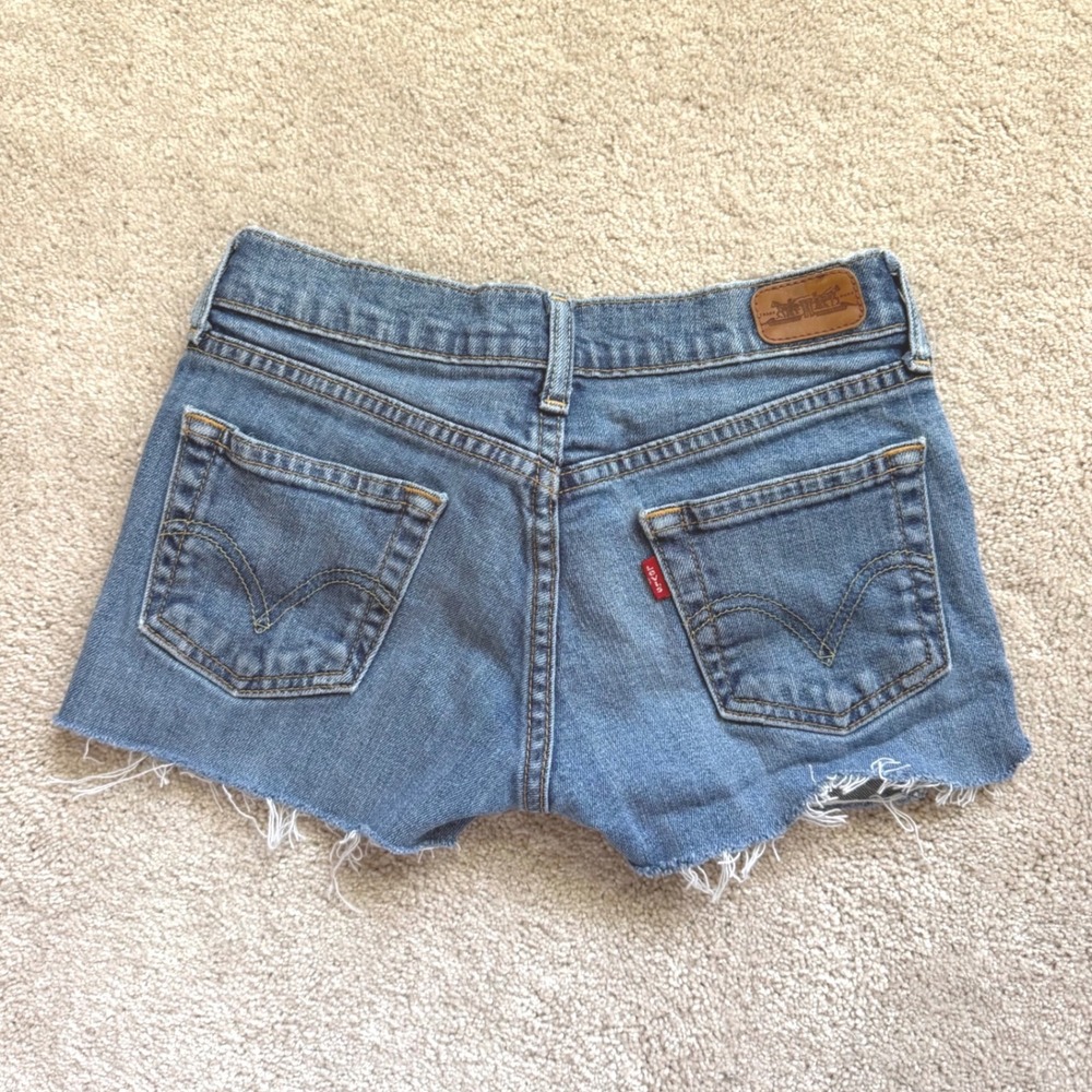 Y2K Levis 592 Micro Low Rise Denim Shorts Cut Off Frayed Hem Womens 25 - Picture 2 of 8